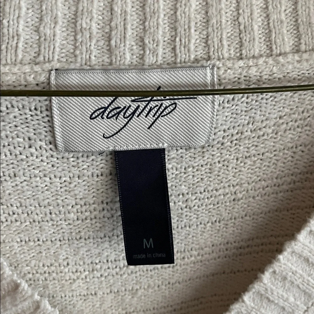 DAYTRIP WOMENS MEDIUM CREAM SWEATER